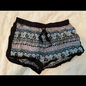 En Creme Flowy Print Shorts